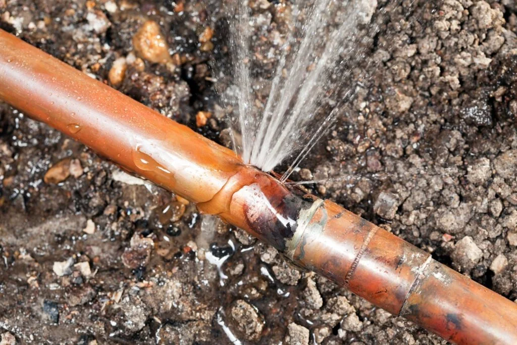 Reparación urgente de fuga de agua